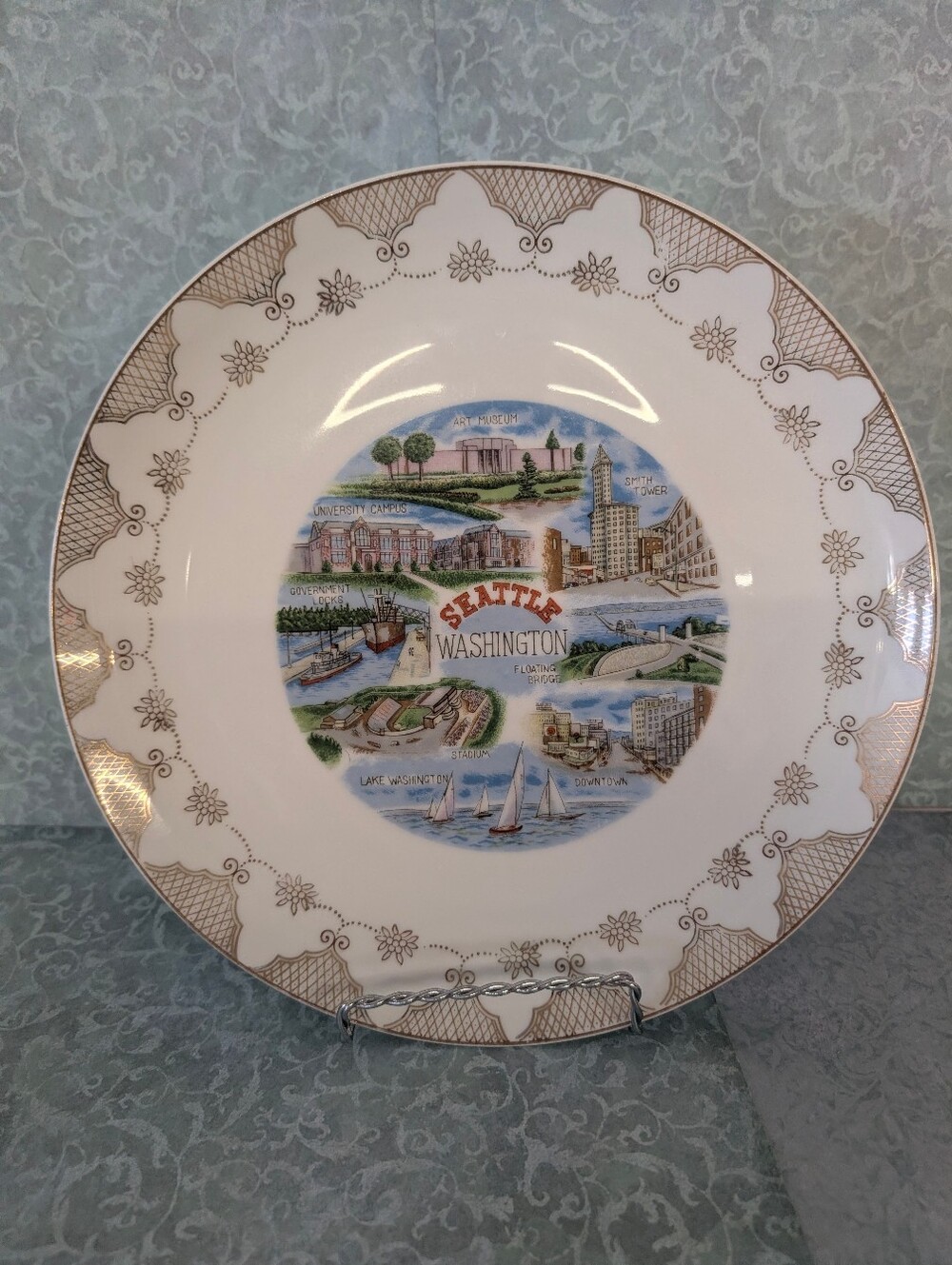 Vintage Seattle White and Gold Souvenir Dinner Plate - Seattle Illustration